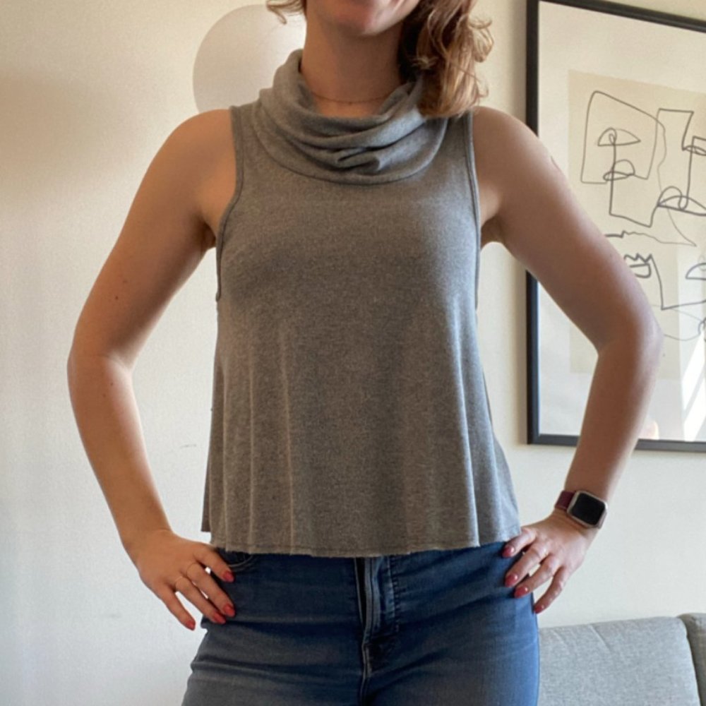 Cropped turtle neck tank top